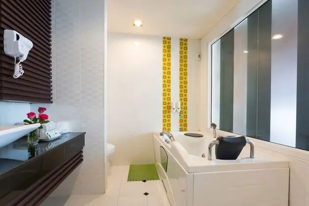 Deluxe Room with Spa Bath
