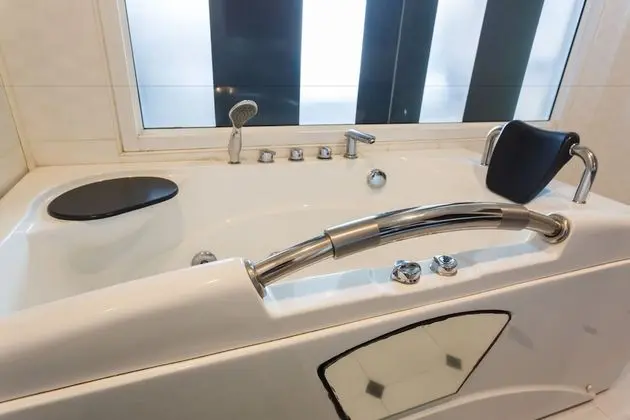 Deluxe Room with Spa Bath