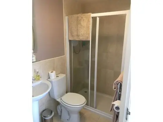 Tek Büyük veya İki Ayrı Yataklı Oda, Banyolu/Duşlu