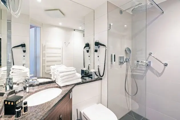 Tek Büyük Yataklı Oda, Balkon, Deniz Manzaralı