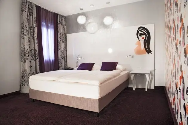 Comfort Tek Büyük Yataklı Oda