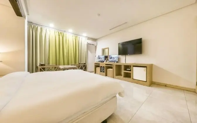 Deluxe Tek Büyük Yataklı Oda