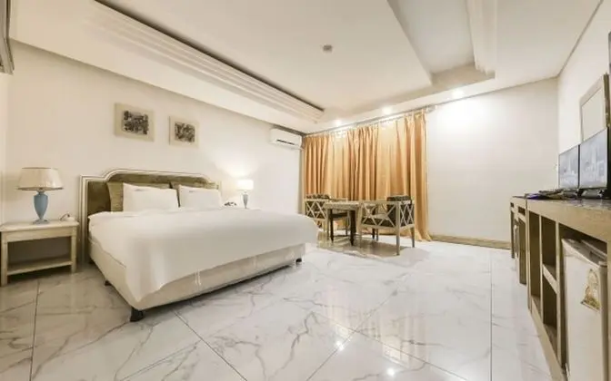 Premium Tek Büyük Yataklı Oda