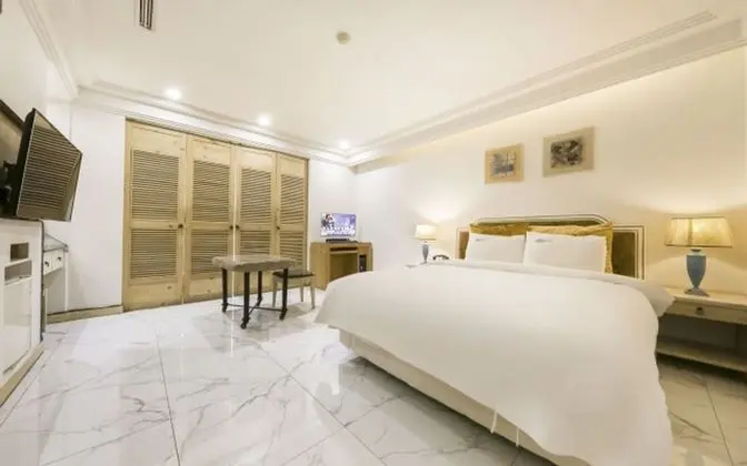 Premium Tek Büyük Yataklı Oda