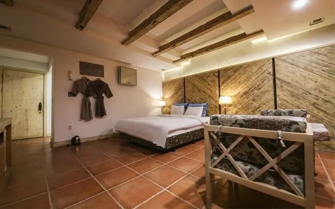 Premium Tek Büyük Yataklı Oda