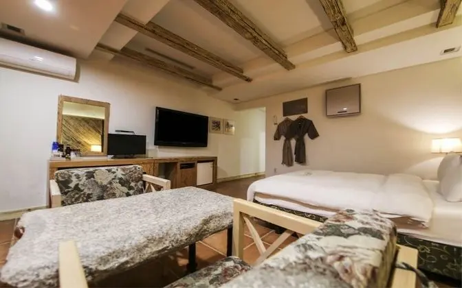 Premium Tek Büyük Yataklı Oda