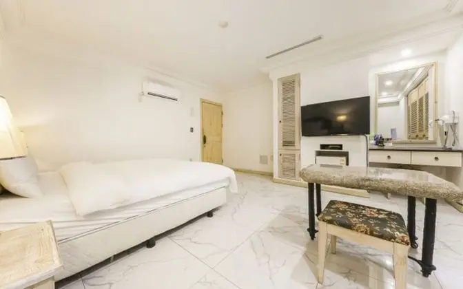 Premium Tek Büyük Yataklı Oda