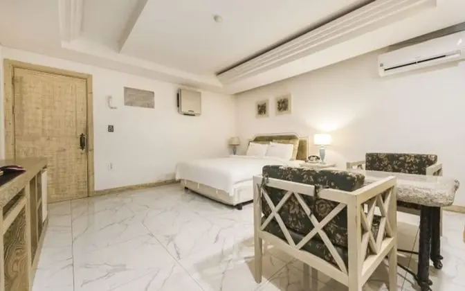 Premium Tek Büyük Yataklı Oda