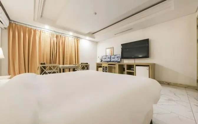 Premium Tek Büyük Yataklı Oda