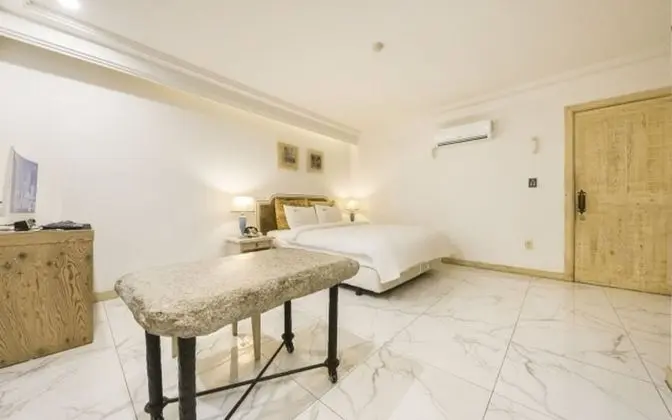 Premium Tek Büyük Yataklı Oda