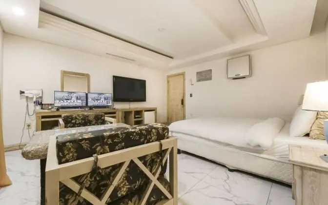 Premium Tek Büyük Yataklı Oda