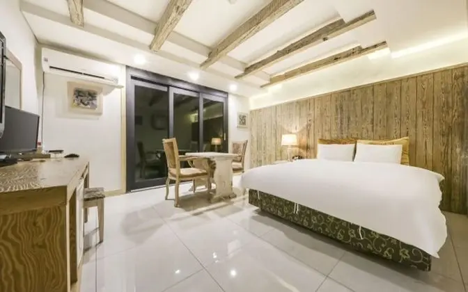 Standard Tek Büyük Yataklı Oda