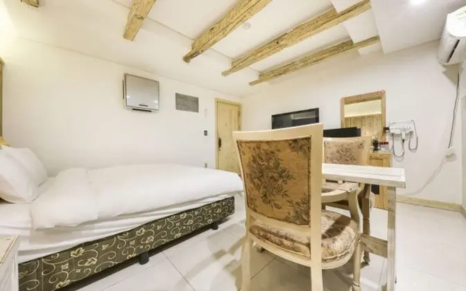 Standard Tek Büyük Yataklı Oda