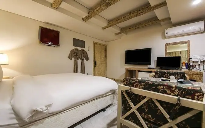 Standard Tek Büyük Yataklı Oda