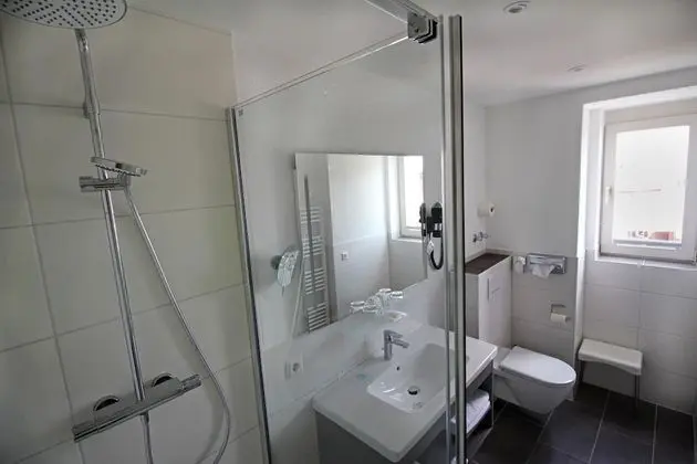 Superior Tek Büyük Yataklı Oda, Balkon, Göl Manzaralı