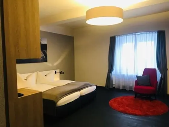 Junior Süit, 1 Büyük (Queen) Boy Yatak, Sigara İçilmez