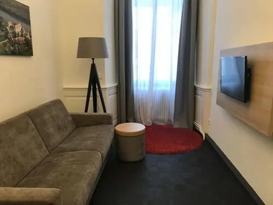 Junior Süit, 1 Büyük (Queen) Boy Yatak, Sigara İçilmez