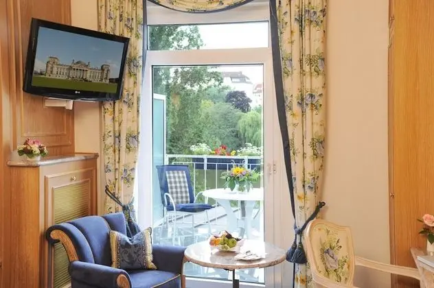 Tek Büyük Yataklı Oda, Balkon, Göl Manzaralı