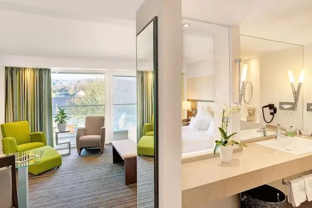 Superior Tek Büyük Yataklı Oda, Balkon, Şehir Manzaralı (Plus)