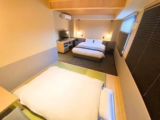 Oda, Sigara İçilmez (Queen with Tatami)