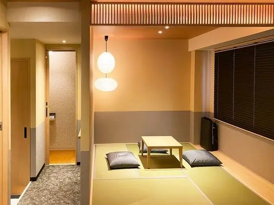 Oda, Sigara İçilmez (Queen with Tatami)