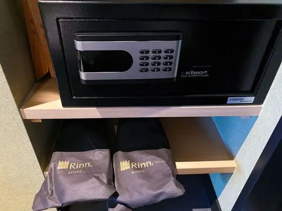 Oda, Sigara İçilmez (Queen with Tatami)