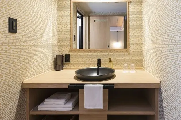 Oda, Sigara İçilmez (Queen with Tatami)