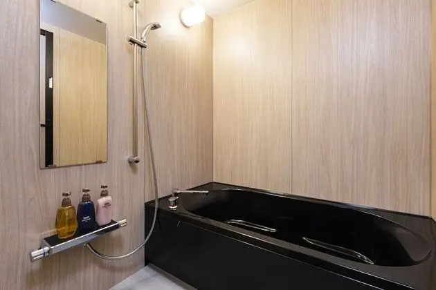 Oda, Sigara İçilmez (Queen with Tatami)