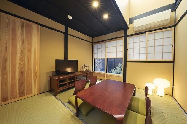 Ev (Japanese Town Style)