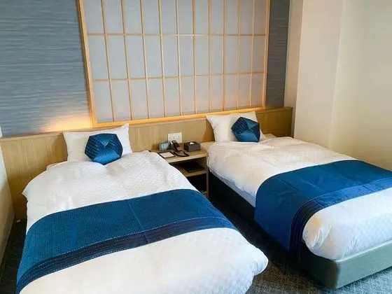 İki Ayrı Yataklı Oda, Sigara İçilmez