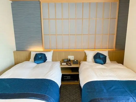 İki Ayrı Yataklı Oda, Sigara İçilmez