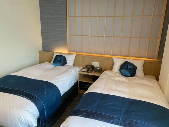 İki Ayrı Yataklı Oda, Sigara İçilmez