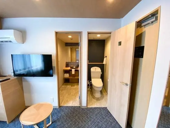 İki Ayrı Yataklı Oda, Sigara İçilmez