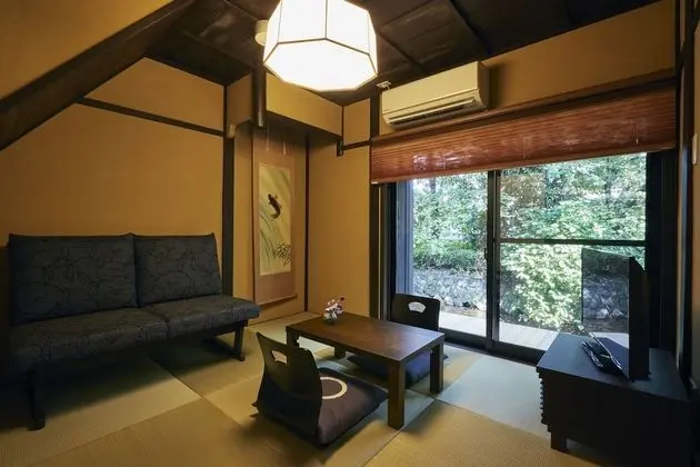 Traditional Ev (Japanese Style)