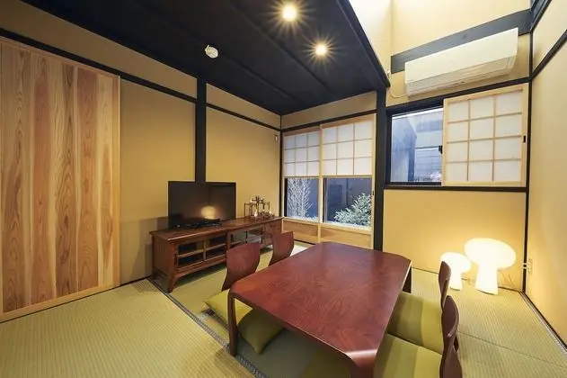 Ev (Japanese Town Style)