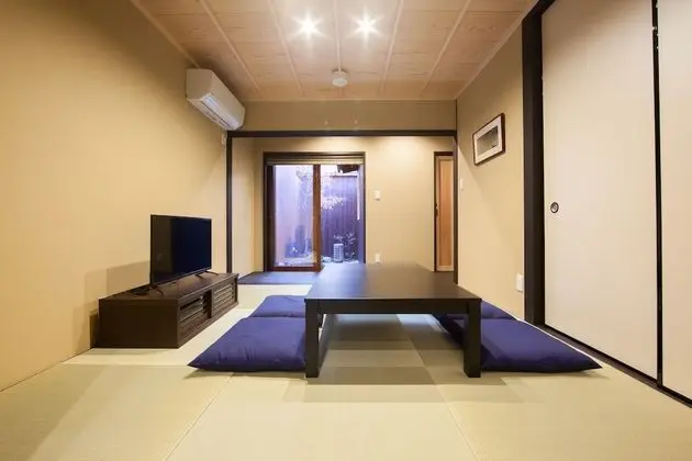 Ev (Japanese Town Style)