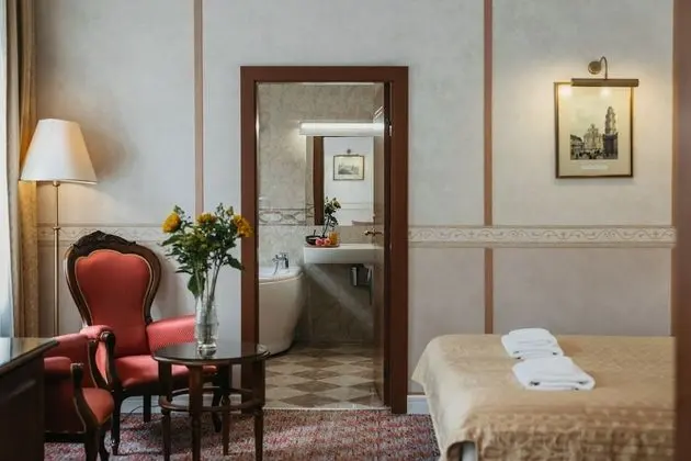 Luxury Tek Büyük Yataklı Oda