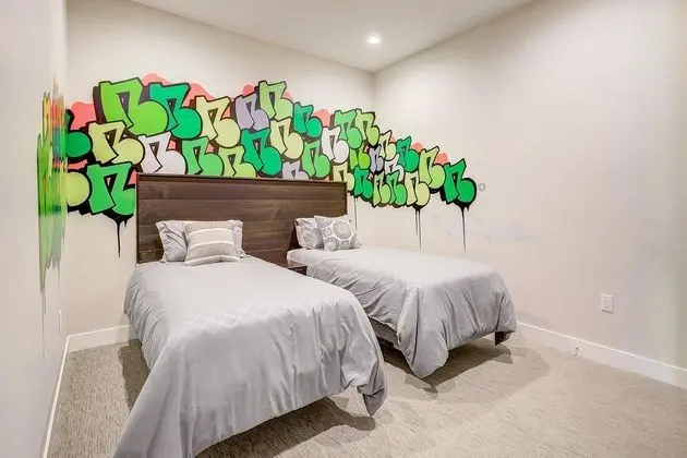 Ev, 1 En Büyük (King) Boy Yatak ve Çekyat (RiNo Art Lofts - Modern Rustic Oasis )