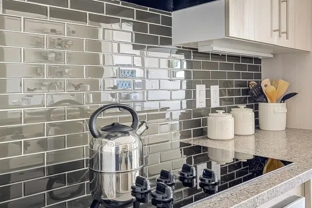 Ev, 1 En Büyük (King) Boy Yatak ve Çekyat (RiNo Art Lofts - Modern Rustic Oasis )