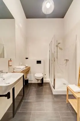 Tek Büyük Yataklı Oda, Balkon