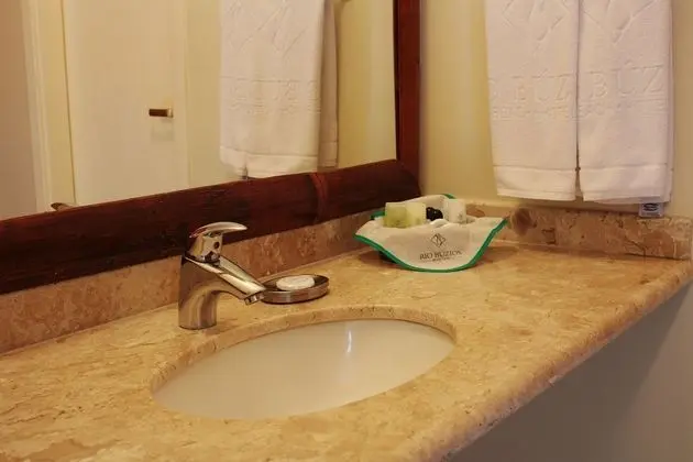 Deluxe Tek Büyük Yataklı Oda, 1 Yatak Odası, Sıcak Su Küveti, Bahçe Manzaralı