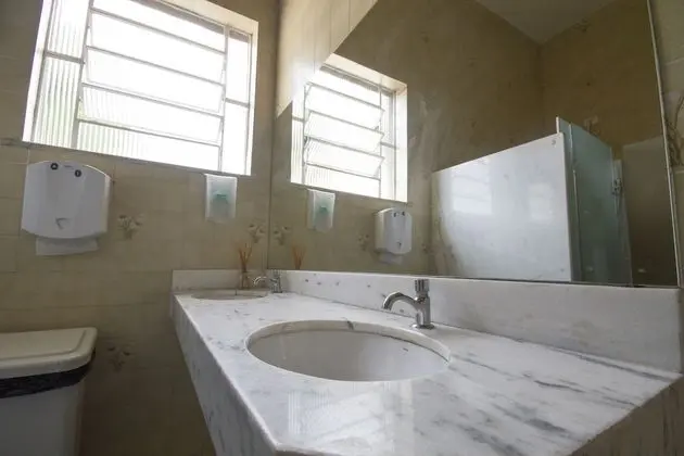 Oda, Karma Ranzalı Oda, Ortak Banyo (9 Camas )