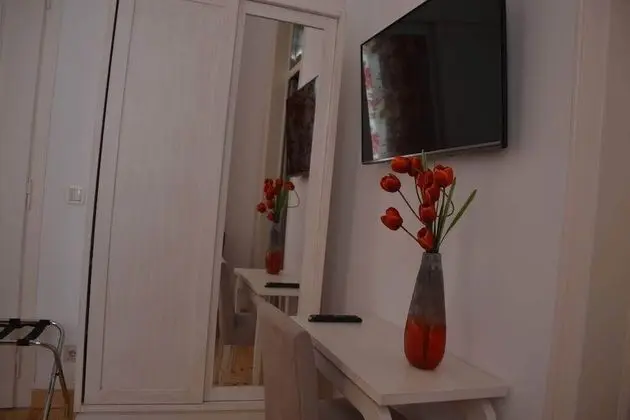 Süit, Bahçe Manzaralı (Rouge)