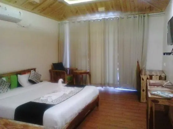 Deluxe Room (with Balcony)