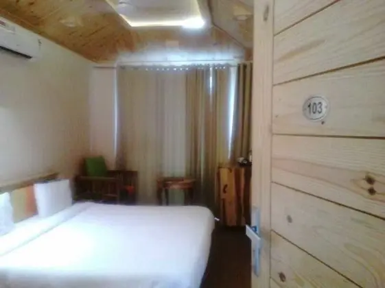 Deluxe Room (with Balcony)