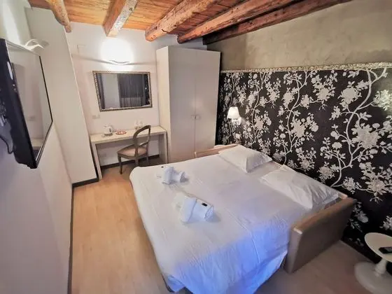 Dört Kişilik Oda, Ek Bina