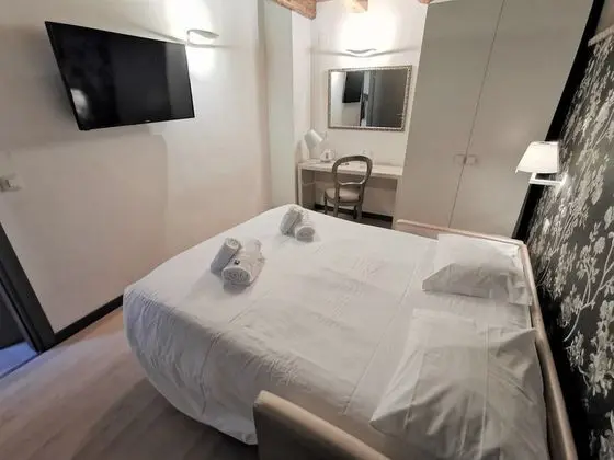 Dört Kişilik Oda, Ek Bina