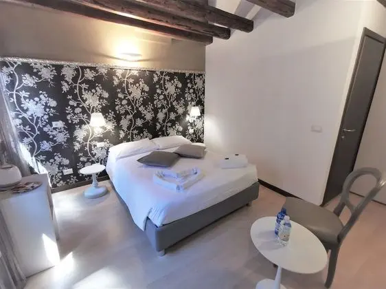 Dört Kişilik Oda, Ek Bina