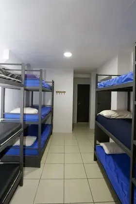 Quarto compartilhado misto de 9 camas con terraco