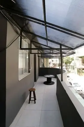 Quarto compartilhado misto de 9 camas con terraco